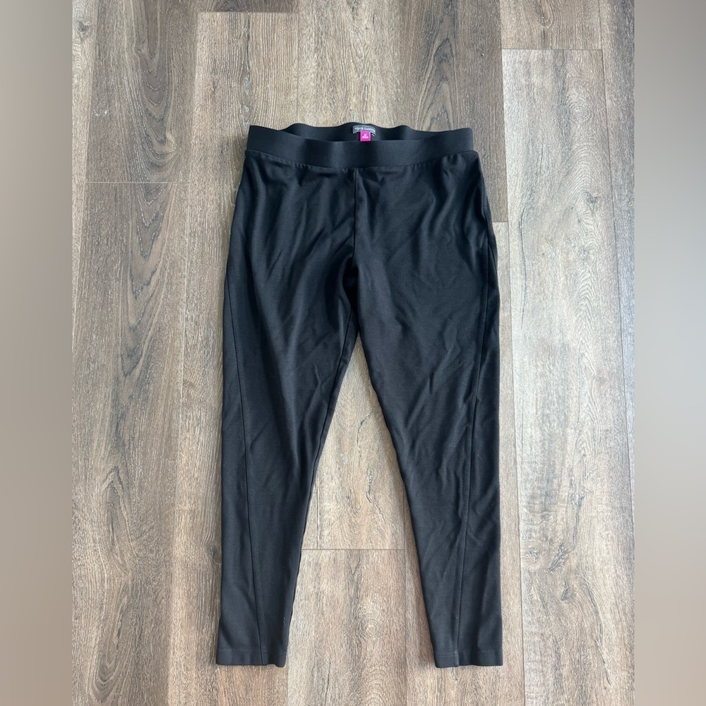 Vince Camuto black leggings. Women’s size medium.